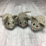 Crochet mouse with organic catnip